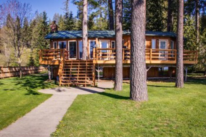 Idyllic Lakefront Home