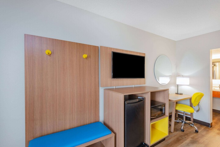 Room 10 of 36