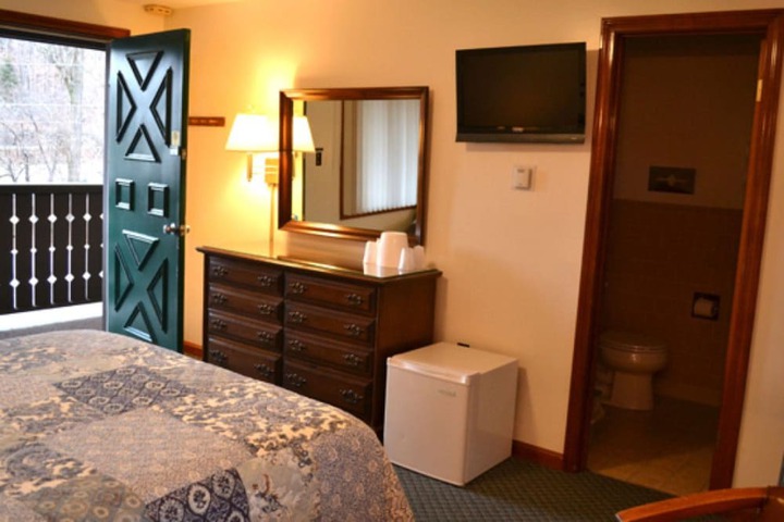 Room 17 of 34