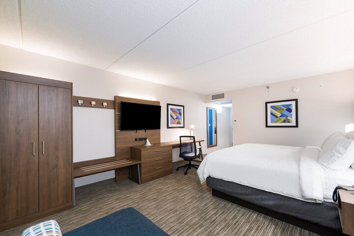 Holiday Inn Express Naperville by IHG