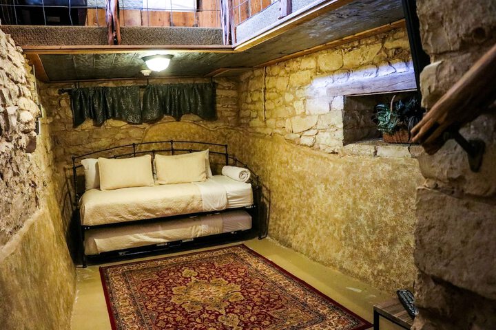 Room 98 of 150