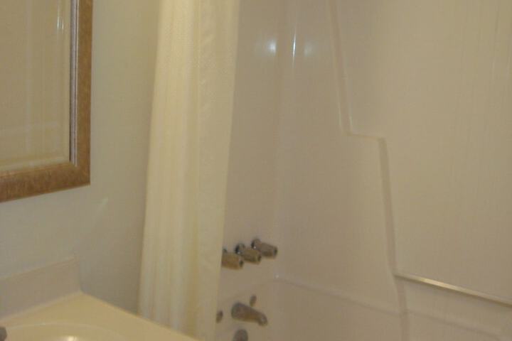 Room 8 of 34