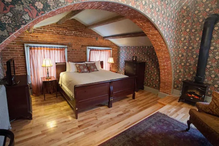 Room 23 of 69