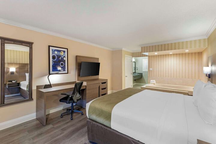 Room 9 of 39