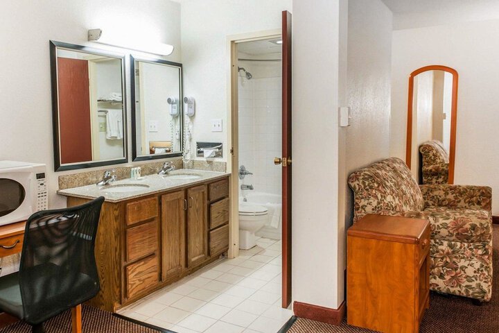 Room 7 of 26