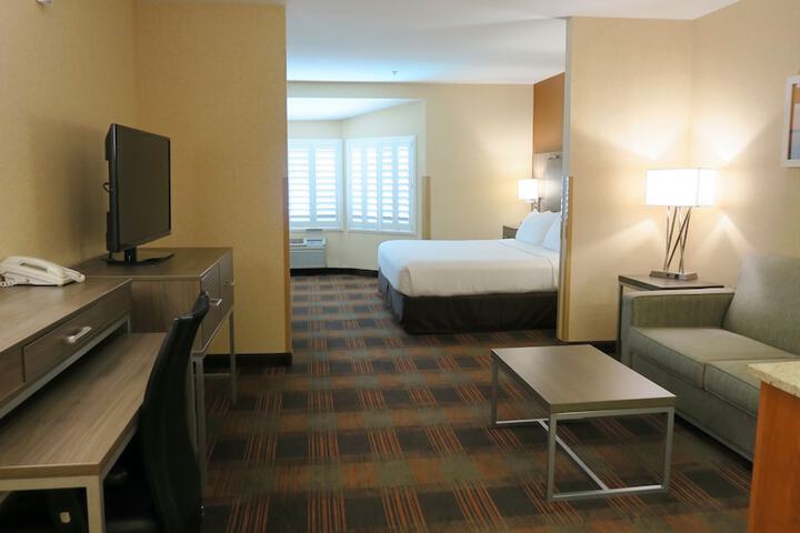 Holiday Inn Express & Suites Elk Grove Central - Hwy 99 by IHG