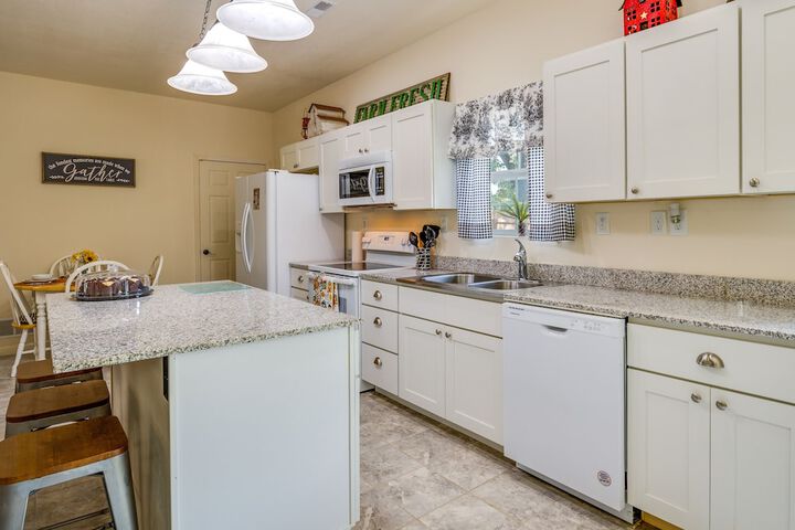Charming Gravois Mills Escape w / Private Backyard!
