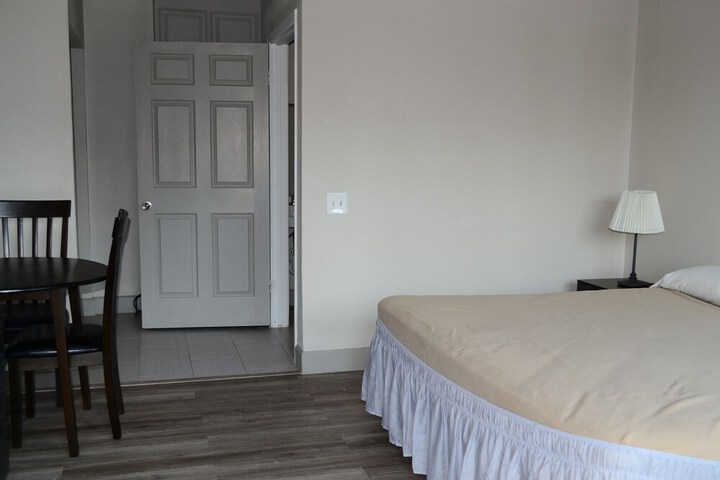 Room 13 of 32