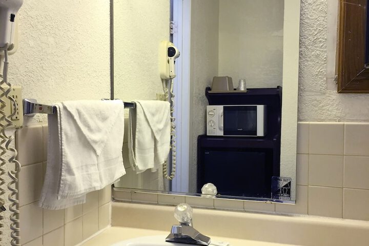 Room 16 of 27