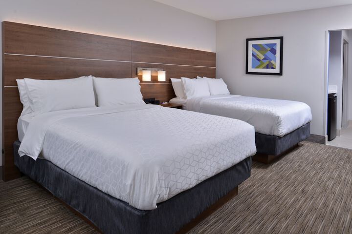 Holiday Inn Express & Suites Marshalltown by IHG
