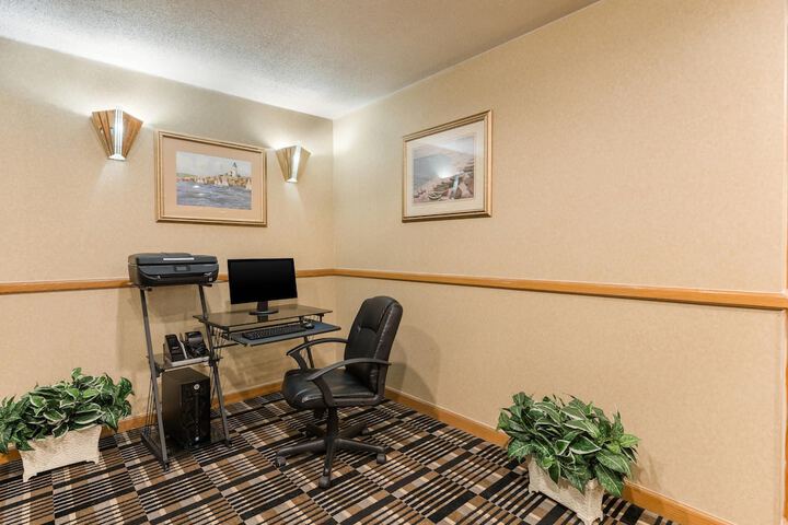 Quality Inn & Suites Portage Central