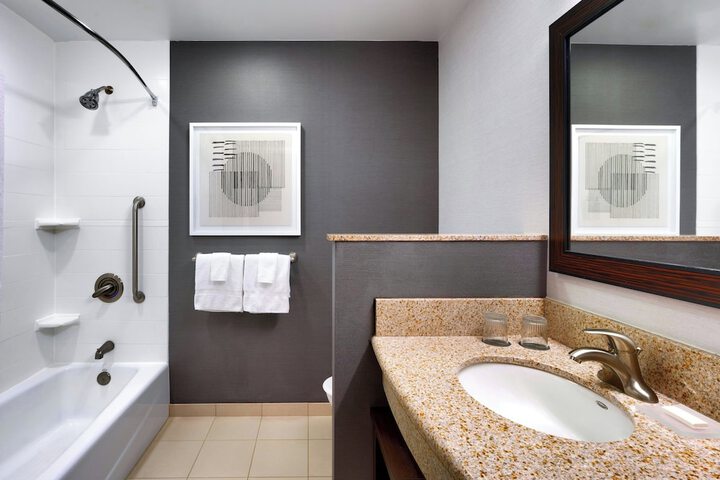 Courtyard by Marriott Lincoln Downtown