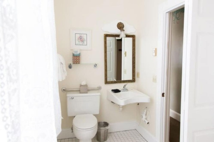 Room 10 of 29