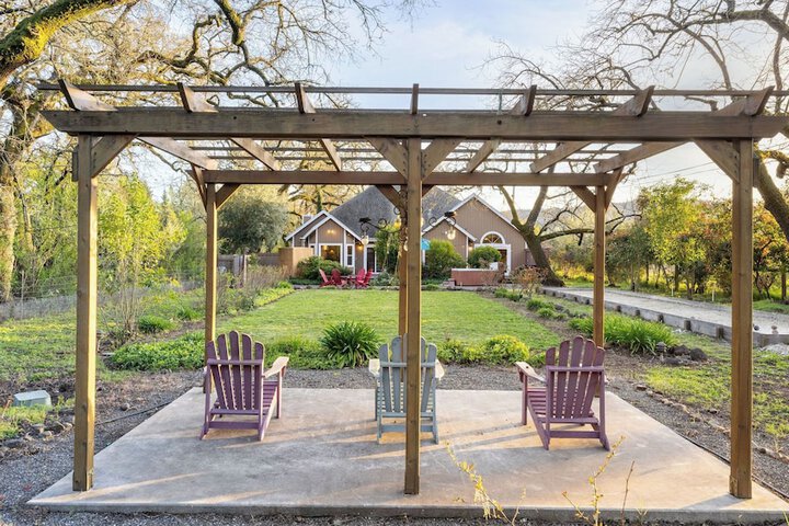 Valley of the Moon by Avantstay Tranquil Escape Large Yard w / Hot Tub & Fire Pit