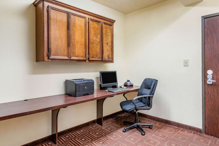 Business Center 25 of 25