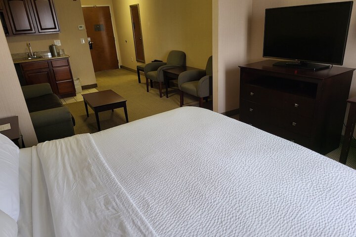 Holiday Inn Express Hotels and Suites Dayton North Tipp City by IHG