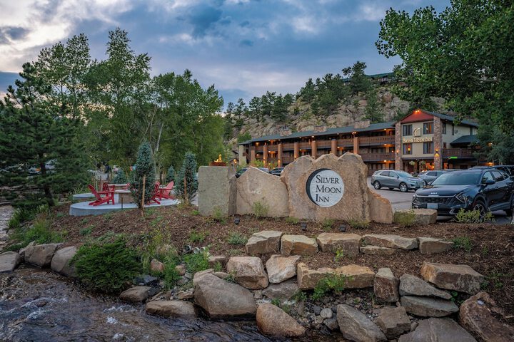 Silver Moon Inn