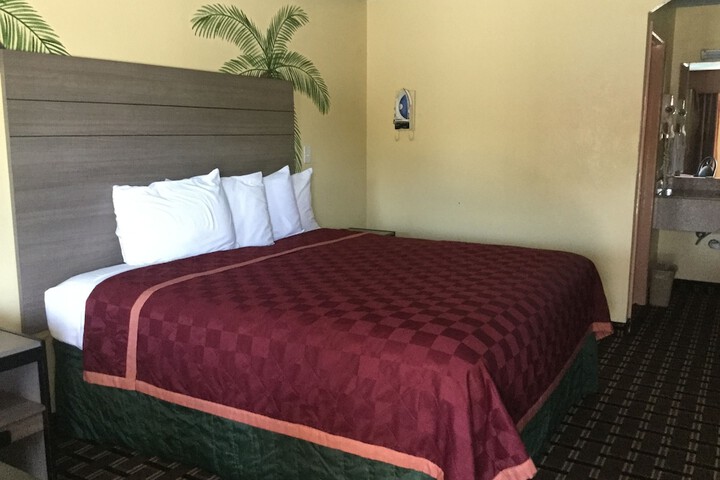 Room 25 of 37