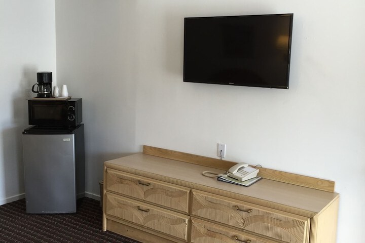 Room 8 of 14