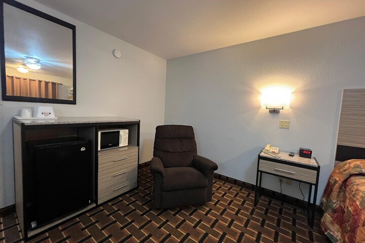 Deluxe Inn