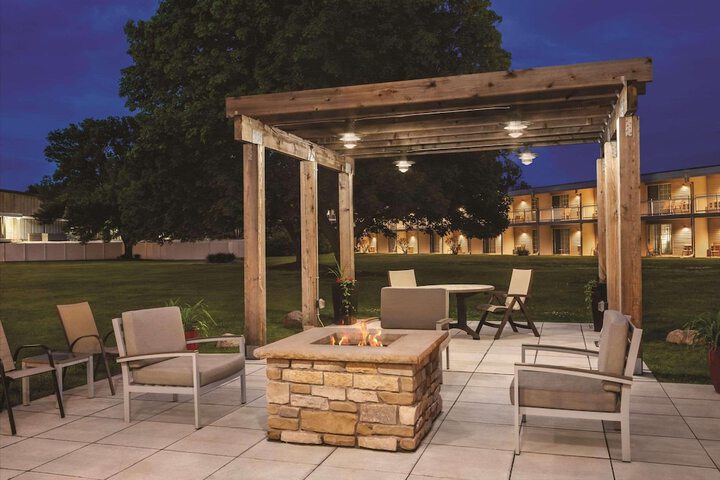 Country Inn & Suites by Radisson Woodbury, MN