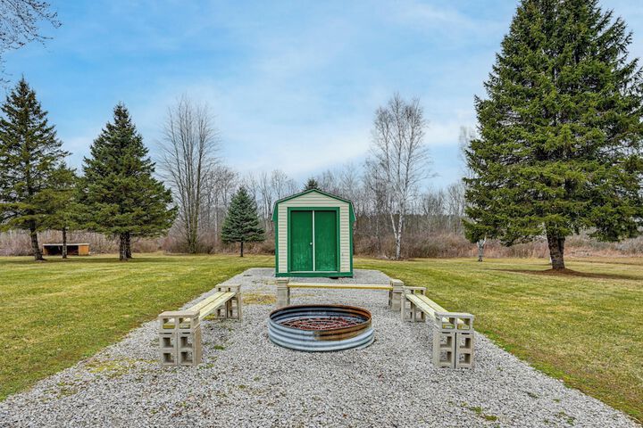 Cozy Cass City Retreat w / Spacious Deck!