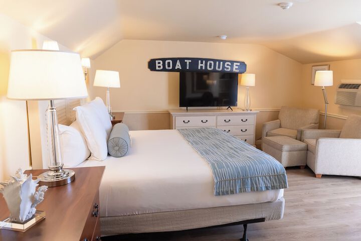 Anchor in Distinctive Waterfront Lodging