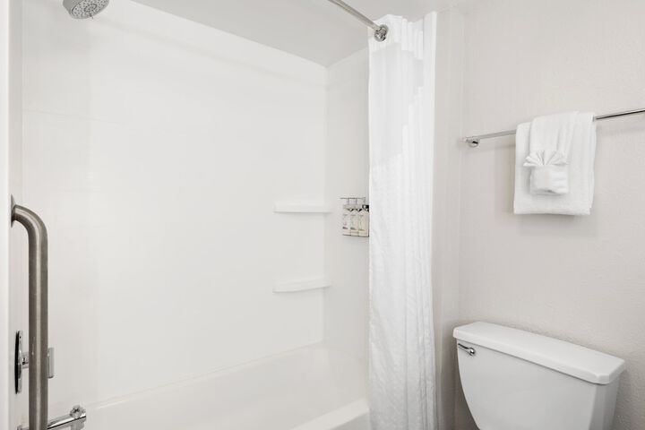 Holiday Inn Express Indianapolis Airport by IHG
