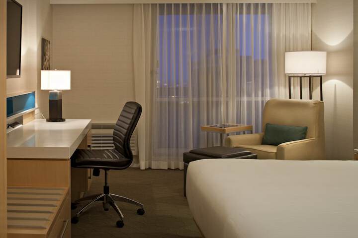 Room 25 of 77