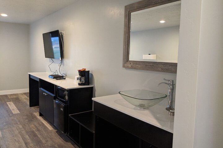 Room 12 of 25