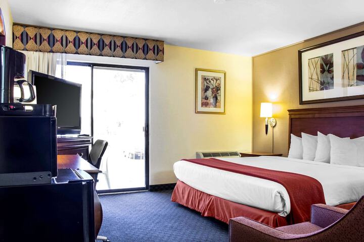 Room 12 of 26