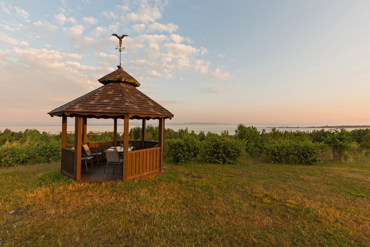 Hotel Exterior 40 of 53