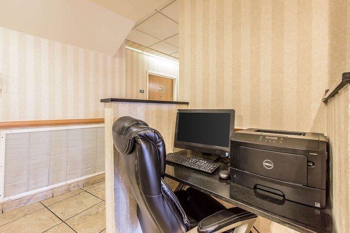 Business Center 25 of 25