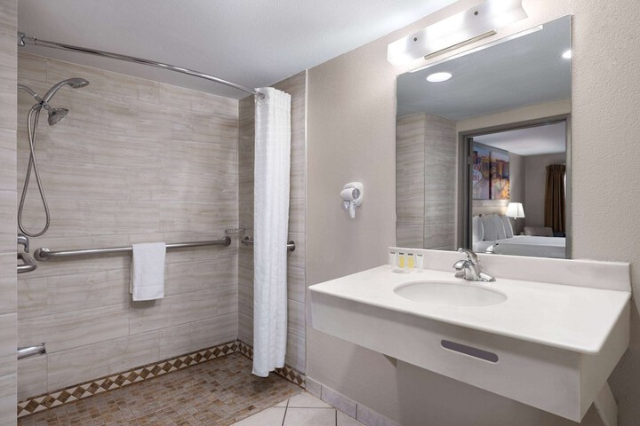 Days Inn by Wyndham Las Vegas Airport Near the Strip
