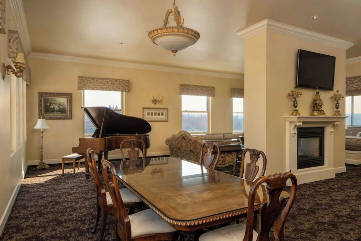 Davenport Hotel Autograph Collection