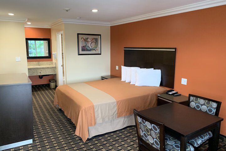 Ontario Inn & Suites