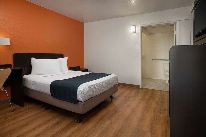 Room 28 of 33