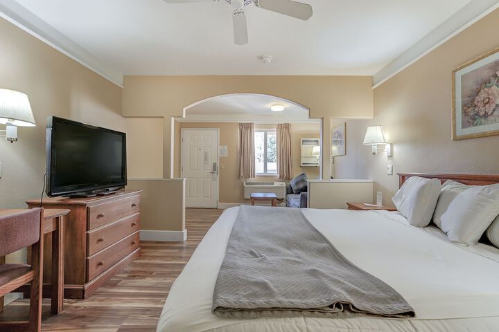 Shasta Pines Motel & Suites