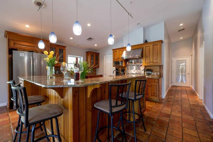 Modern Farm Home 2hr NYC BOS Peaceful Wifi