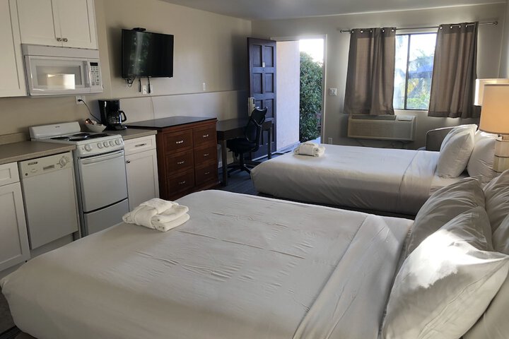 Moonlight Beach Motel