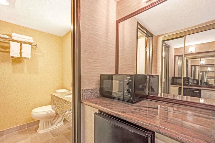 Room 14 of 32