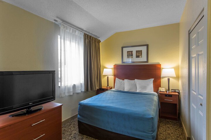Room 17 of 48