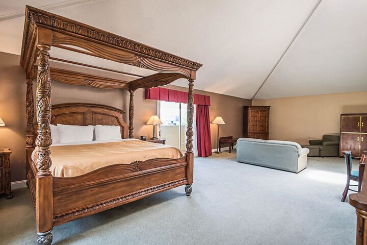 Room 27 of 51