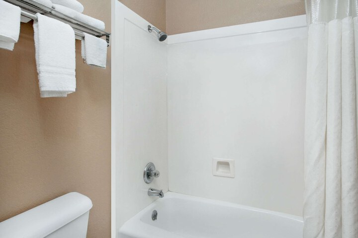 Super 8 by Wyndham Bastrop TX