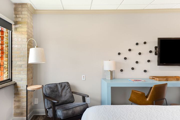 Room 213 of 250