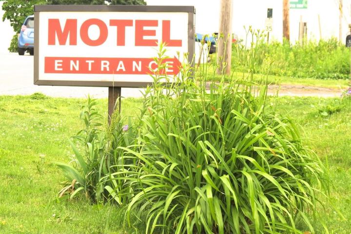 Budget Host Airport Inn
