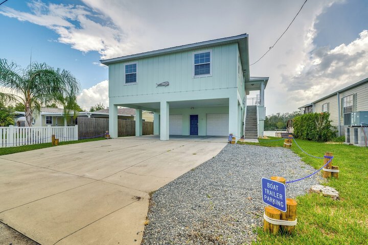 Private Dock & Water Views! Homosassa Retreat