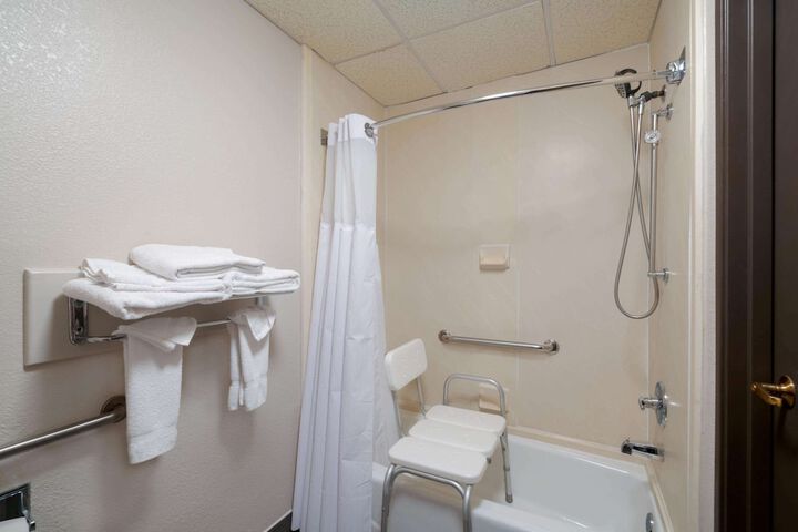 Room 17 of 25