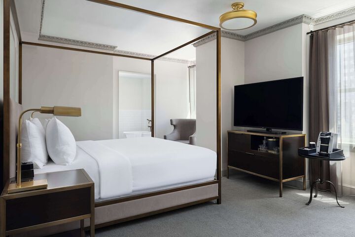 Hotel Phillips Kansas City Curio Collection by Hilton