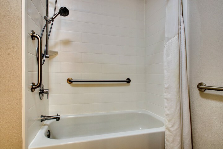 Holiday Inn Express & Suites Laurel by IHG